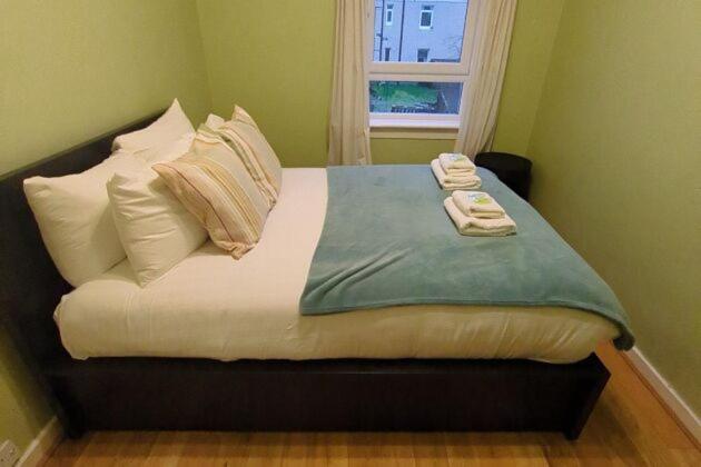 Pass The Keys Cozy Two Bed Flat Near Glasgow Airport & ペイズリー エクステリア 写真